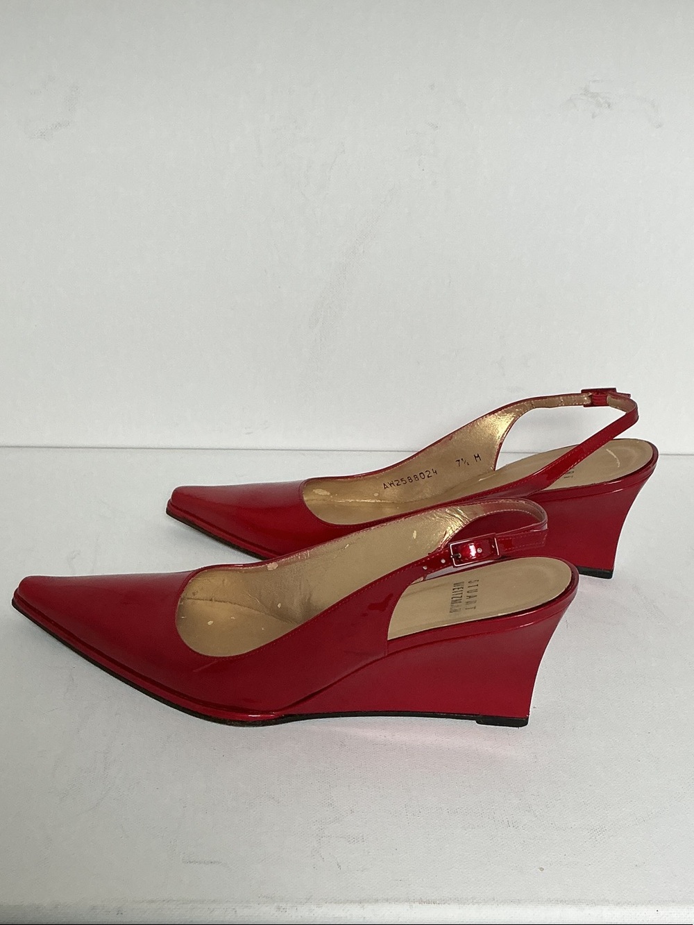 Stuart Weitzman Pointed Toe Slingback Ruby Red Patent Leather Wedge - Picture 4 of 9